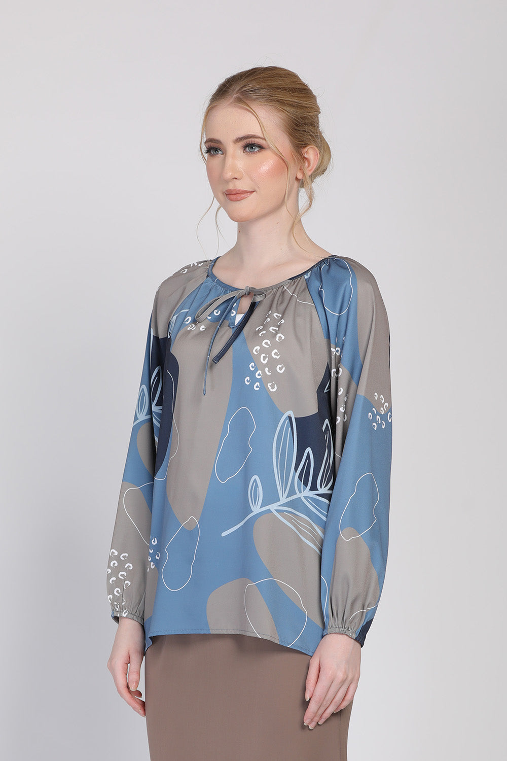 The Ceria 2.0 Blouse in Dusty Blue