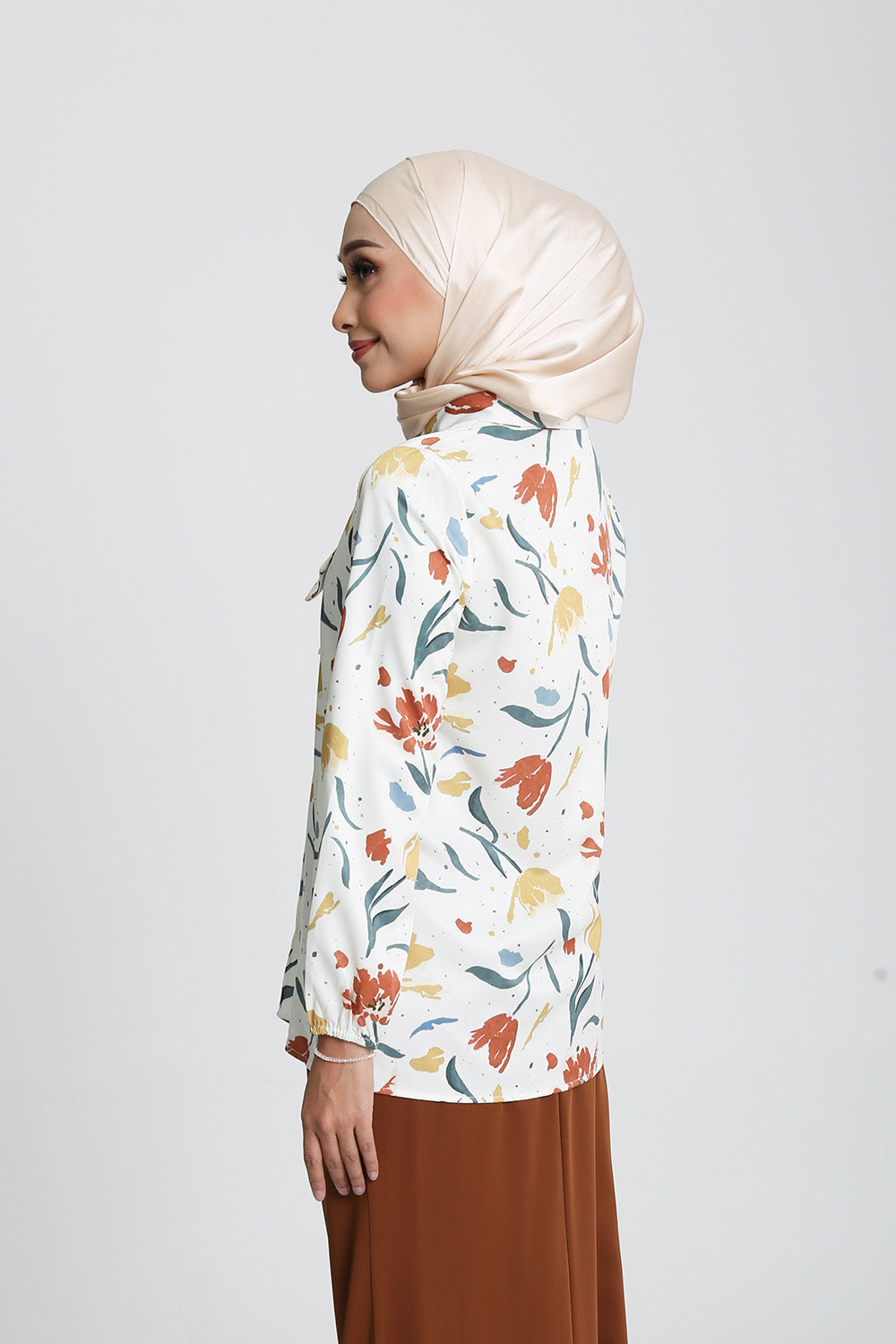 The Reunion Moments Blouse in Floral Prints